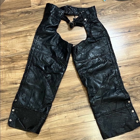 Black Leather Chaps Motorcycle Adjustable Belts Snaps and Zippers Sz S